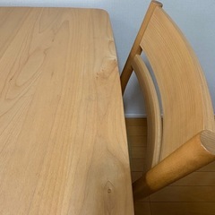 ダイニングテーブルの画像