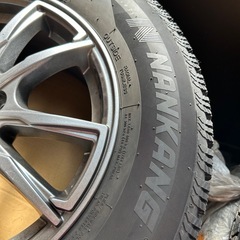 スタッドレスタイヤ215  70R16 アルミホイール4本カバー付きの画像
