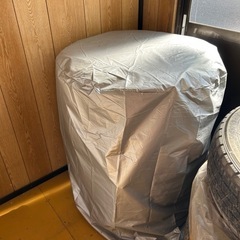 スタッドレスタイヤ215  70R16 アルミホイール4本カバー付きの画像