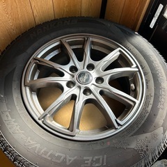 スタッドレスタイヤ215  70R16 アルミホイール4本カバー付きの画像