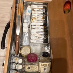 木箱入りの油絵具セット　の画像