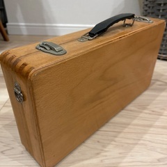 木箱入りの油絵具セット　の画像