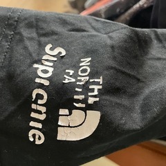 シュプリームコラボノースフェイスの画像