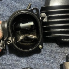tw225シリンダーヘッド内の部品　の画像
