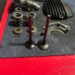 tw225シリンダーヘッド内の部品　の画像