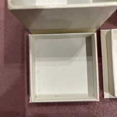 4℃のアクセサリーケース3個と箱2個の画像