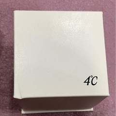 4℃のアクセサリーケース3個と箱2個の画像