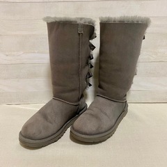 UGG グレー リボンブーツ クラシックトール 22cmの画像
