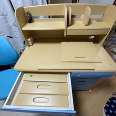 小学生向け 学習机 の画像