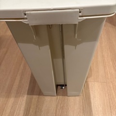 (無料)ゴミ箱　白色　ペダルの画像
