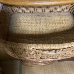 籐籠、服入れの画像