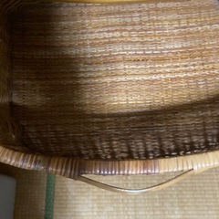 籐籠、服入れの画像