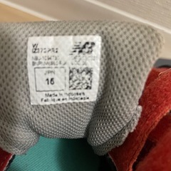 １５センチの赤いニューバランスの画像