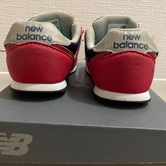 １５センチの赤いニューバランスの画像