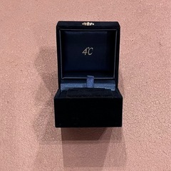 4℃アクセサリーケースと箱の画像