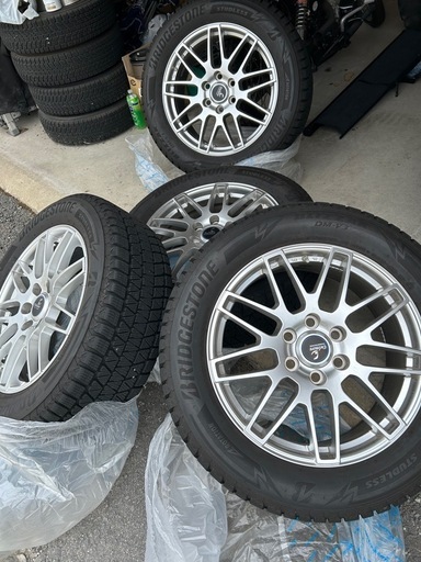 ランクル300 4本セット ブリヂストン　スタッドレス 