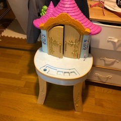 アナ雪2人用テーブルとドレッサー丸椅子付きセット(^^)の画像