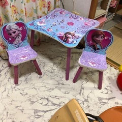 アナ雪2人用テーブルとドレッサー丸椅子付きセット(^^)の画像