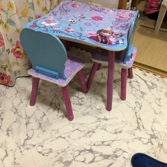 アナ雪2人用テーブルとドレッサー丸椅子付きセット(^^)の画像