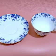 DAIEI ENGINEERING 白磁×金縁 ティーカップ＆ソーサー ブルーフローラル柄 高級感あり 来客用・コレクション・撮影小物にも◎の画像