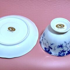 DAIEI ENGINEERING 白磁×金縁 ティーカップ＆ソーサー ブルーフローラル柄 高級感あり 来客用・コレクション・撮影小物にも◎の画像