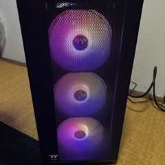 高性能ゲーミングPCとモニターとおまけ　パソコン　デスクトップ　本体　コンピュータ　ゲーミング　配信　編集の画像