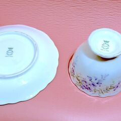 【美品】NARUMI ナルミ ボーンチャイナ ティーカップ＆ソーサー 花柄 金縁 日本製(2)の画像