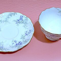 【美品】NARUMI ナルミ ボーンチャイナ ティーカップ＆ソーサー 花柄 金縁 日本製(2)の画像
