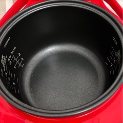  タイガー魔法瓶のマイコン炊飯ジャー「炊きたてミニ JAI-H550-RT（トマトレッド、3合炊き）」です。﻿ ナショナル の画像