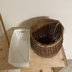 【最終お値下げ】カゴと突っ張り棒の画像