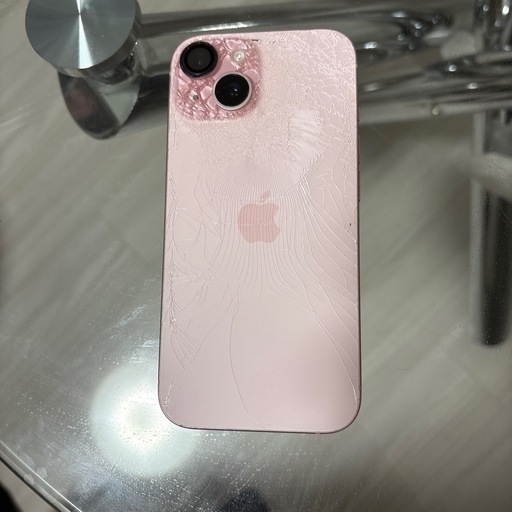 iPhone15 ピンク