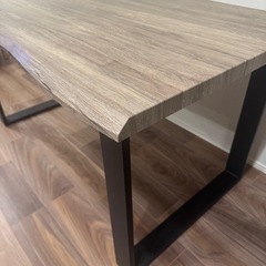ダイニングテーブルの画像