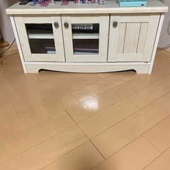 【中古品右側】白くてかわいいレトロ風キャビネットの画像