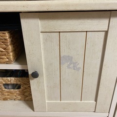 【中古品左側】白くてかわいいレトロ風キャビネットの画像