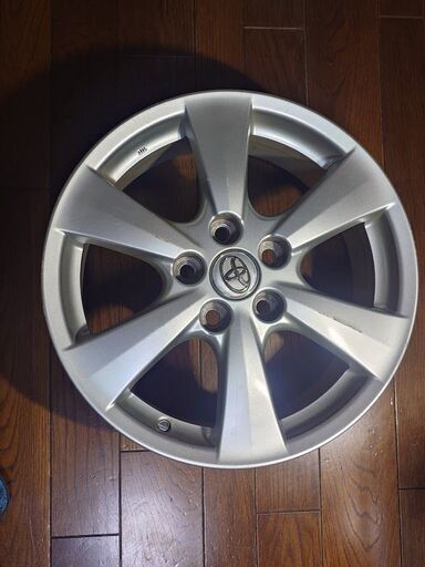 エスティマハイブリッドで使用していたホイル４本を譲ります。