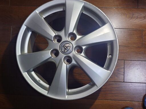 エスティマハイブリッドで使用していたホイル４本を譲ります。