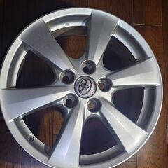 エスティマハイブリッドで使用していたホイル４本を譲ります。の画像