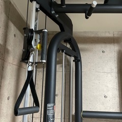 ケーブルマシーン　トレーニング　ジムの画像