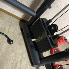 ケーブルマシーン　トレーニング　ジムの画像