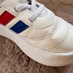 adidas キッズスニーカー　ストライプ赤青16cmの画像