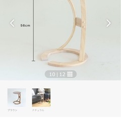 木のサイドテーブルの画像