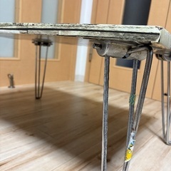 折りたたみテーブルの画像