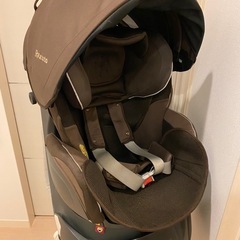 アップリカ　フラディアラクート　チャイルドシート　シェード付の画像