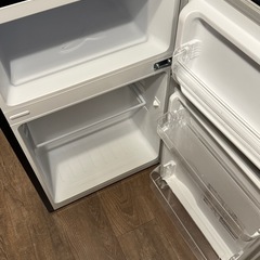 2021年式　ブラック　87L コンパクト冷蔵庫　1人暮らしの画像