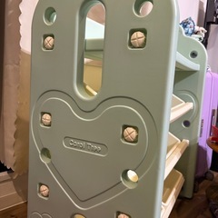 おもちゃ棚 収納キャビネットの画像