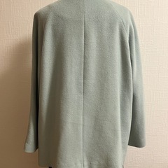 ミントグリーンのコクーンコートの画像