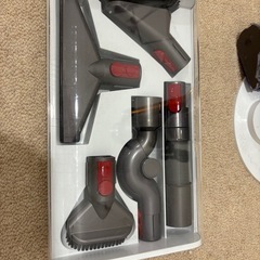 タイトル：Dyson V10（SV12）コードレス掃除機＋スタンド付き／動作良好の画像