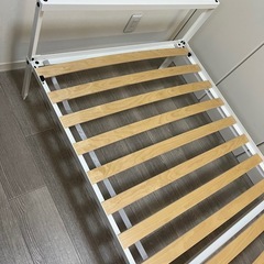 劇安/期間限定/ベッドフレームの画像