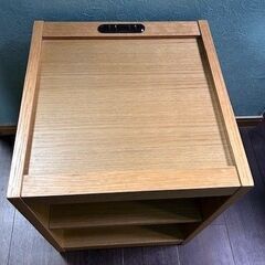 ベッドサイドテーブル差し上げます（大塚家具）の画像