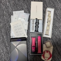 Ankerの空箱やApple WatchのバンドやカバーとiPhone15proの画面保護などの画像